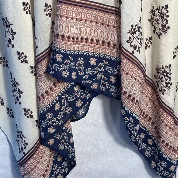 Bohemian Floral Print Womens Poncho Top With V-Neck & Asymmetrical Hemline Light - Picture 2 of 8